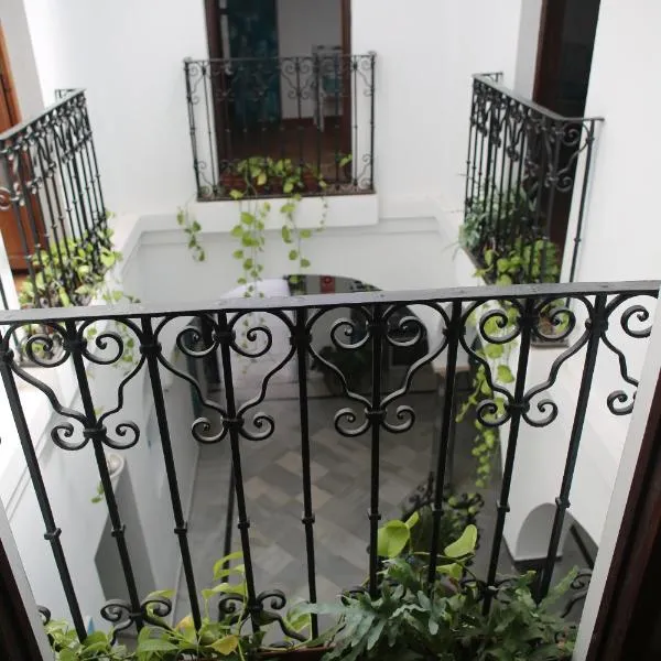 Wake up in Tarifa Hostel & Restaurant Lounge, hotel v destinaci Tarifa