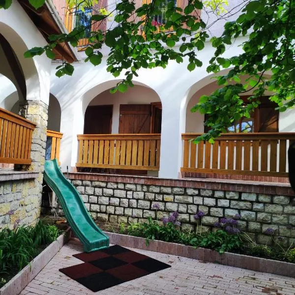 Bella Nautica Balatonkenese, hotel in Balatonkenese