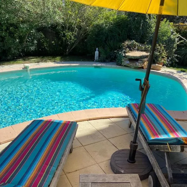 Studio bord de piscine, hotel v destinaci Sérignan-du-Comtat