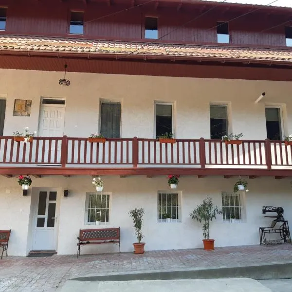 La Conac 13 Ceasuri Bune, khách sạn ở Bran