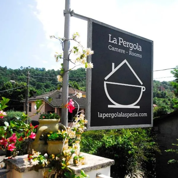 La Pergola Private Parking, hotel v destinaci Vezzano Ligure
