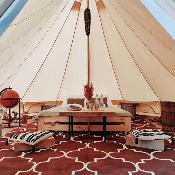 Puszcza Glamping, hotel en Policzna