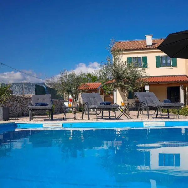 Villa Niko PET FRIENDLY 200 M FROM HIDDEN SANDY BEACH pets stays for free, ξενοδοχείο σε Rudine