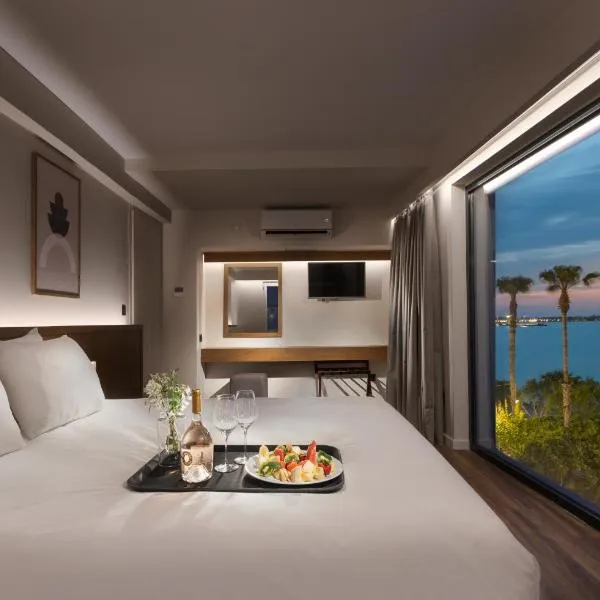 Kos Divine Hotel & Suites、コス・タウンのホテル