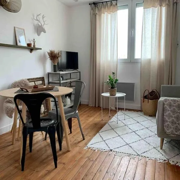 Gîte Au numéro 13 à 50m de la mer – hotel w mieście La Bernerie-en-Retz