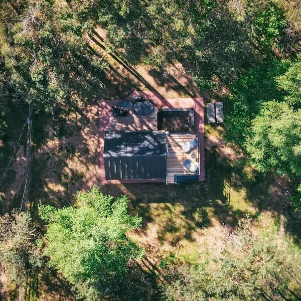 BRENDIS -'Virš Ąžuolų' - Forest SPA - FREE jacuzzi, hotell i Paplatelė