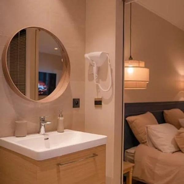 Suite de Luxe Jacuzzi balnéo,King size Bed, hotel em Collobrières