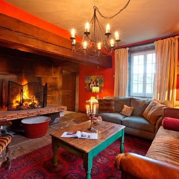 A l'Ombre du Château, hotel v mestu Nans-sous-Sainte-Anne