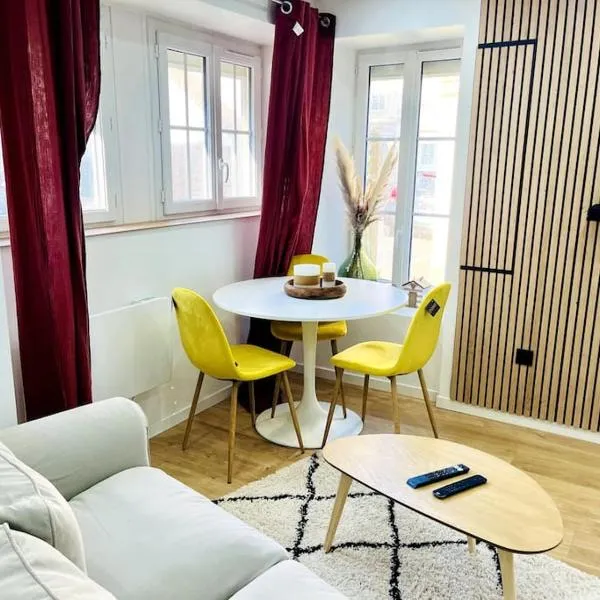 Charmante Maison en Pierre - Centre Ville - Plage, hotel in Ouistreham