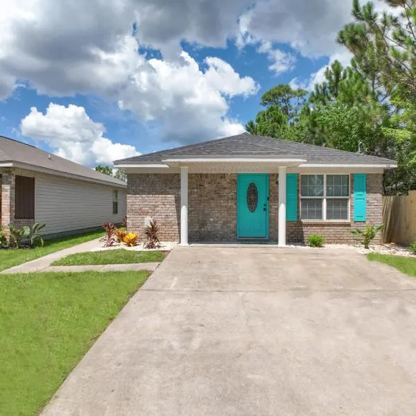 나바르에 위치한 호텔 Bungalow 1mile from Beach TVs Games Backyard