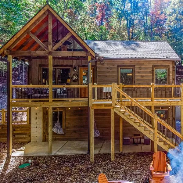 Brand New Build Luxury Mountain Chalet with Hot tub, pool, Game Room, Premium features, hotel v destinaci Ellijay