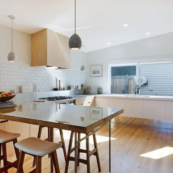 Sea Change and Studio on Tasman, hotel in Merimbula