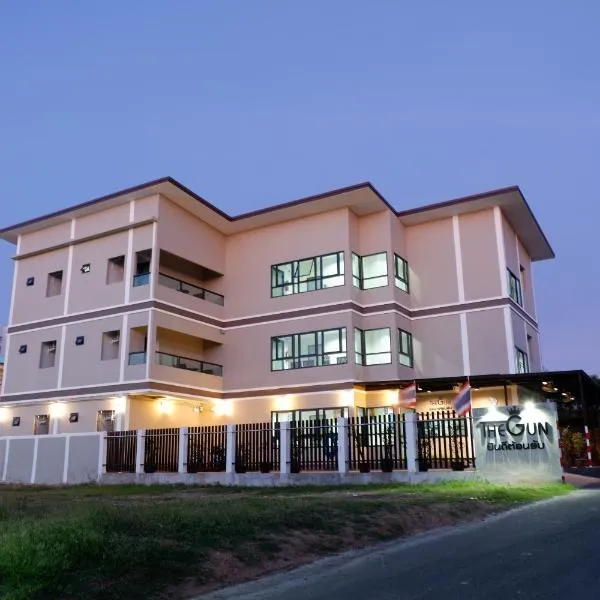 The Gun Hotel, hotel in Surin