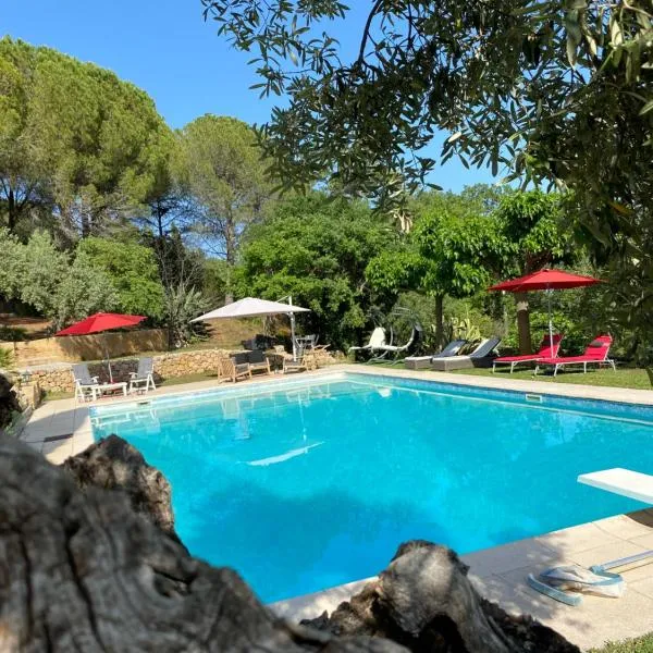 Chambres d'hôtes de charme La Joséline, hotel v destinaci Flayosc