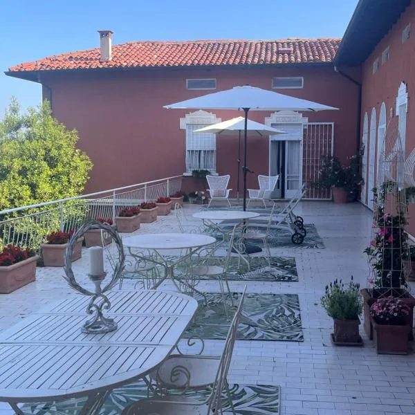 Villa House and Garden B&B, hotel en Montichiari