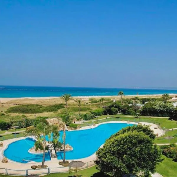Apartasuites Royal Zahara, Máximo confort con vistas al mar, hotelli kohteessa Betis