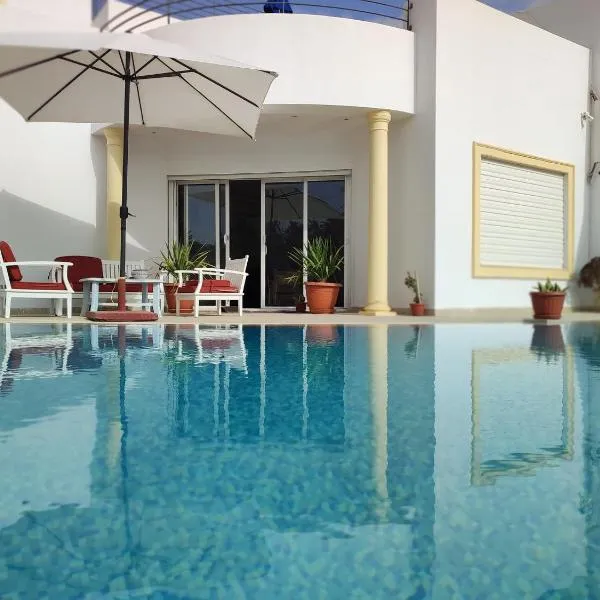 Chambres d'hôtes Conviviales avec piscine privée Chambre Blue Lagune & Suite Azur, hotel v destinaci Djerba