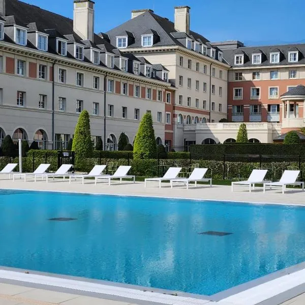 Dream Castle Hotel Marne La Vallee, hotell i Magny-le-Hongre