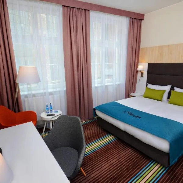 Stay inn Hotel Gdańsk: Lędowo şehrinde bir otel