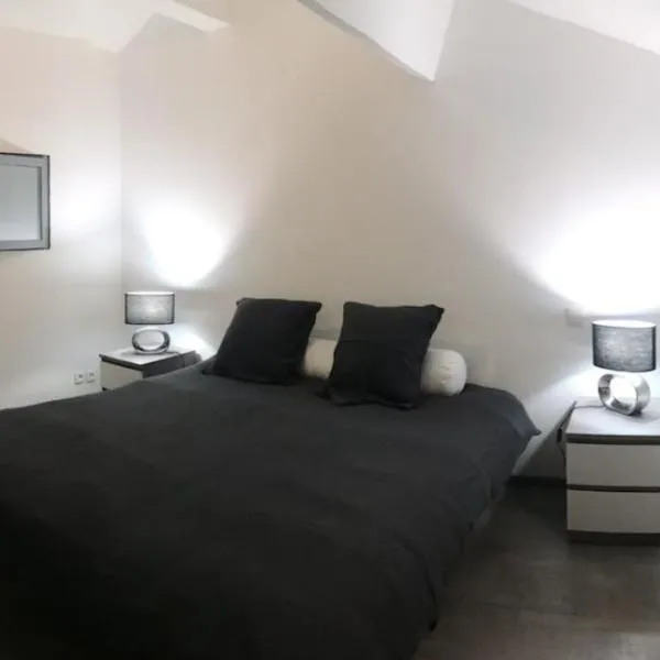 Gîte LE BOIS FLOTTE spacieux 120 m2 6 personnes Lagorce vallon pont d arc Ardèche, hotel v destinácii Lagorce