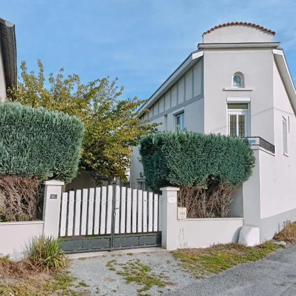 Appartement dans maison atypique, hotel in Montrond-les-Bains