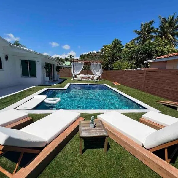 Casa Mondrian- Resort Style Home- Mins to Beaches, hotel di Biscayne Park