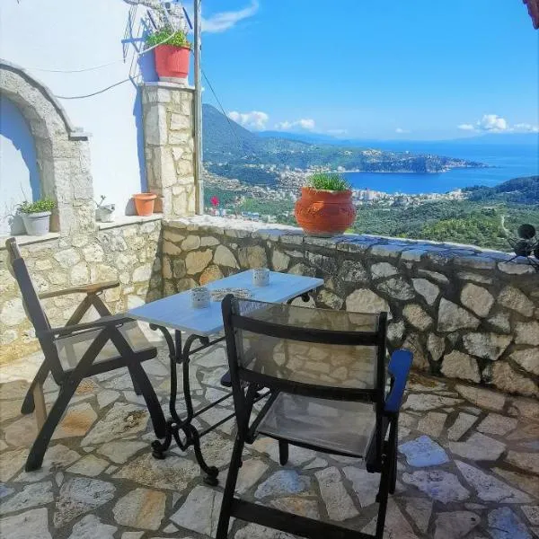 Castle of Himara, hotel a Himare