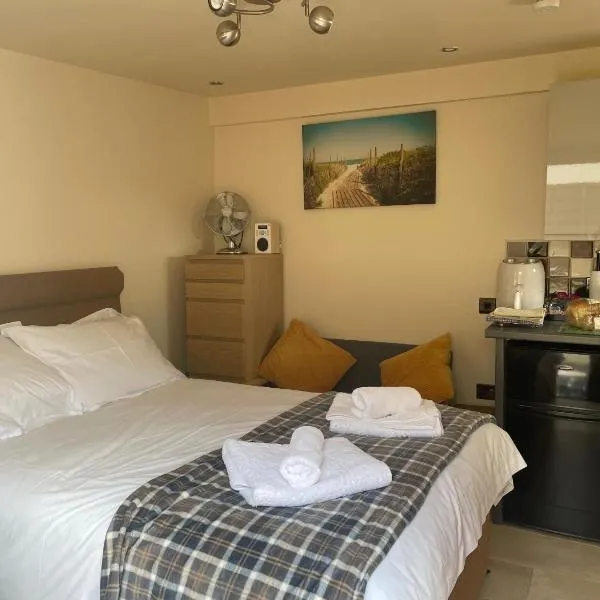 Auntie Bett's - Cosy double ensuite room with mini kitchen, hotel v destinaci Kingsbridge