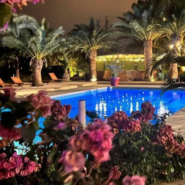 Tropic Hôtel, hotel v destinaci Rivesaltes