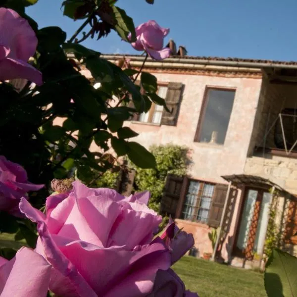 Cascina Rosa B&B, hotell i Grazzano Badoglio