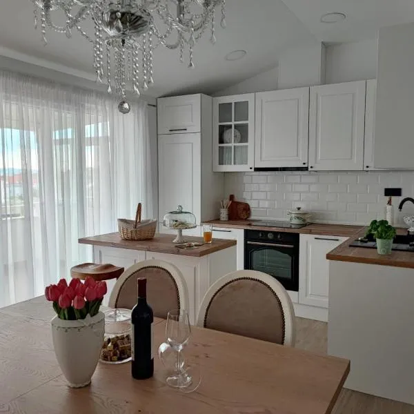 SPLIT VIEW 2 Bedrooms LUXURY APARTMAN 90 m2, hotel v destinaci Klis