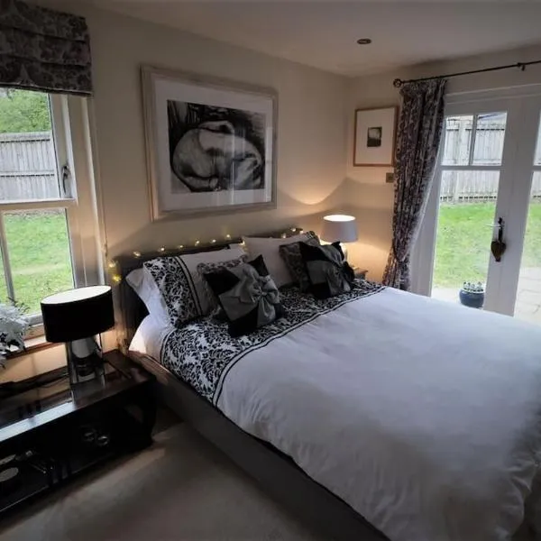 Loch Lomond Unique Selfcontained bed+bathroom, hotel v destinaci Alexandria