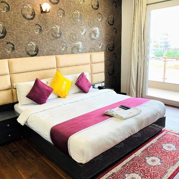 Lime Tree Hotel Pulkit Gurgaon-Artemis Hospital, Nearest Metro Huda City Centre، فندق في Bhundsi