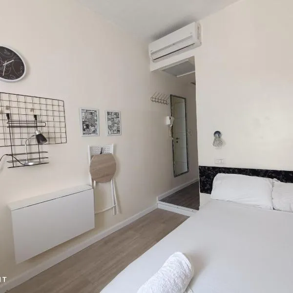 Private rooms near the beach center, hotel v destinaci Tel Aviv