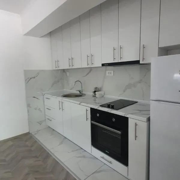 Flat in Trpejca, מלון בLjubaništa