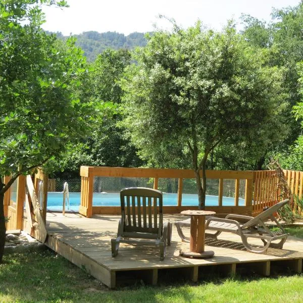 Chez Cécile et Mickaël, hotel v destinaci Saint-Fortunat-sur-Eyrieux