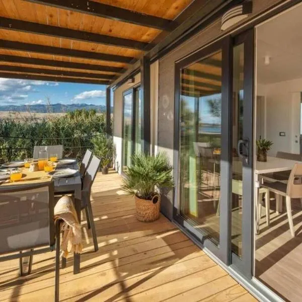 Lavanda Luxury Mobile Home at Terra Park Spiritos camp – hotel w mieście Kolan