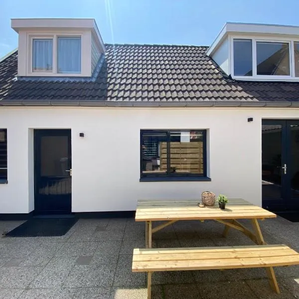 The island life beach house 2, hotel in De Koog