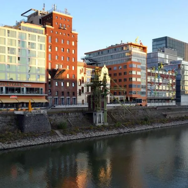 Courtyard by Marriott Duesseldorf Hafen, hotel di Büttgen