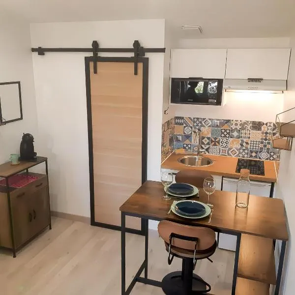 Studio Meublé très Agréable, hotel v destinácii Pessac