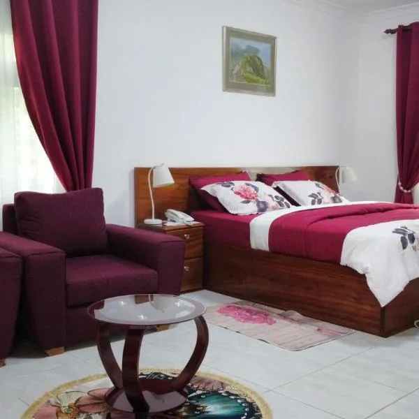 Charlestina Beach Resort, ξενοδοχείο σε Elmina