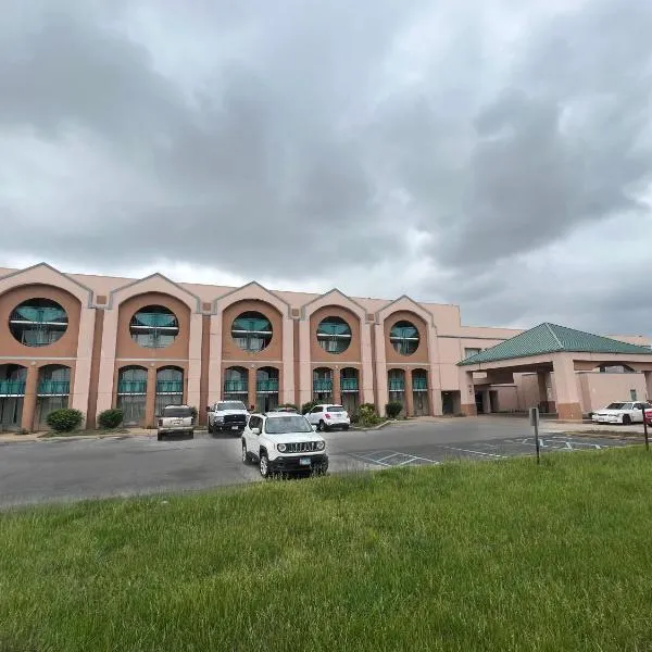 The Lodge Hotel and Banquets, hotel in Bridgeton