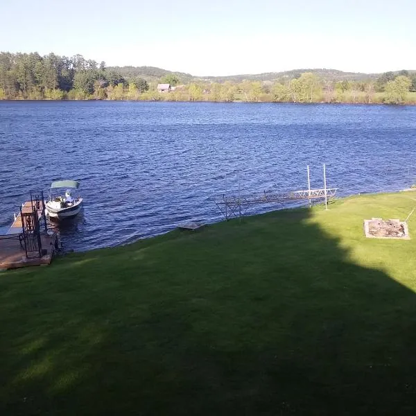 Peaceful restful & fun on the water, hotel v destinaci Golden Lake