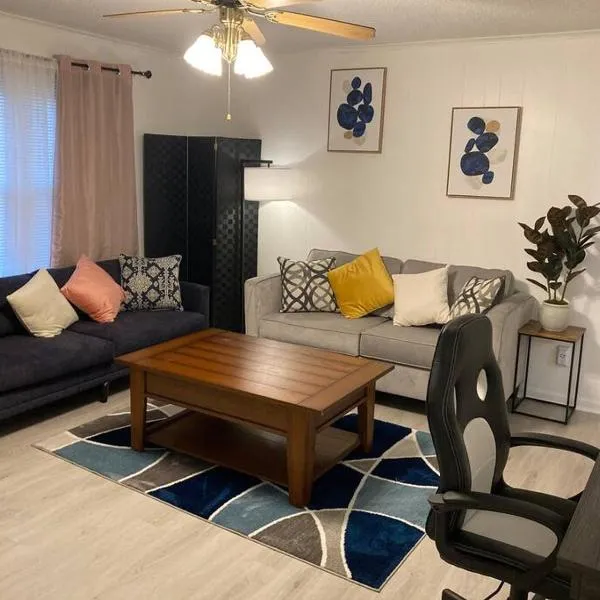 Comfortable and quiet apartment minutes from downtown in Thomasville!, hotel u gradu Tomasvil