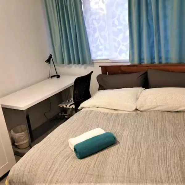 Dana-Private Room in a Shared House-Close to City & ANU-2, hotel a Canberra