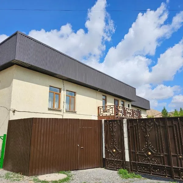Guest House Tenir Too, hotel v destinaci Naryn