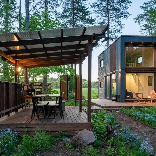 SHANTI FOREST HOUSE Guest house with mirror sauna, hotell sihtkohas Laoküla