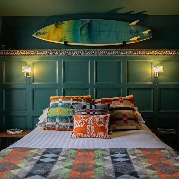 Paramount Apartments Ilfracombe, arty seaside holiday apartments, hotel in Ilfracombe