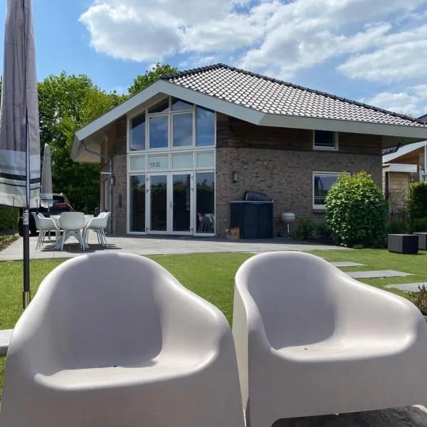 Strandvilla met sauna – hotel w mieście Westerhaar-Vriezenveensewijk