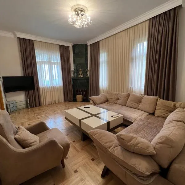 Green villa panorama, hotel en Batumi